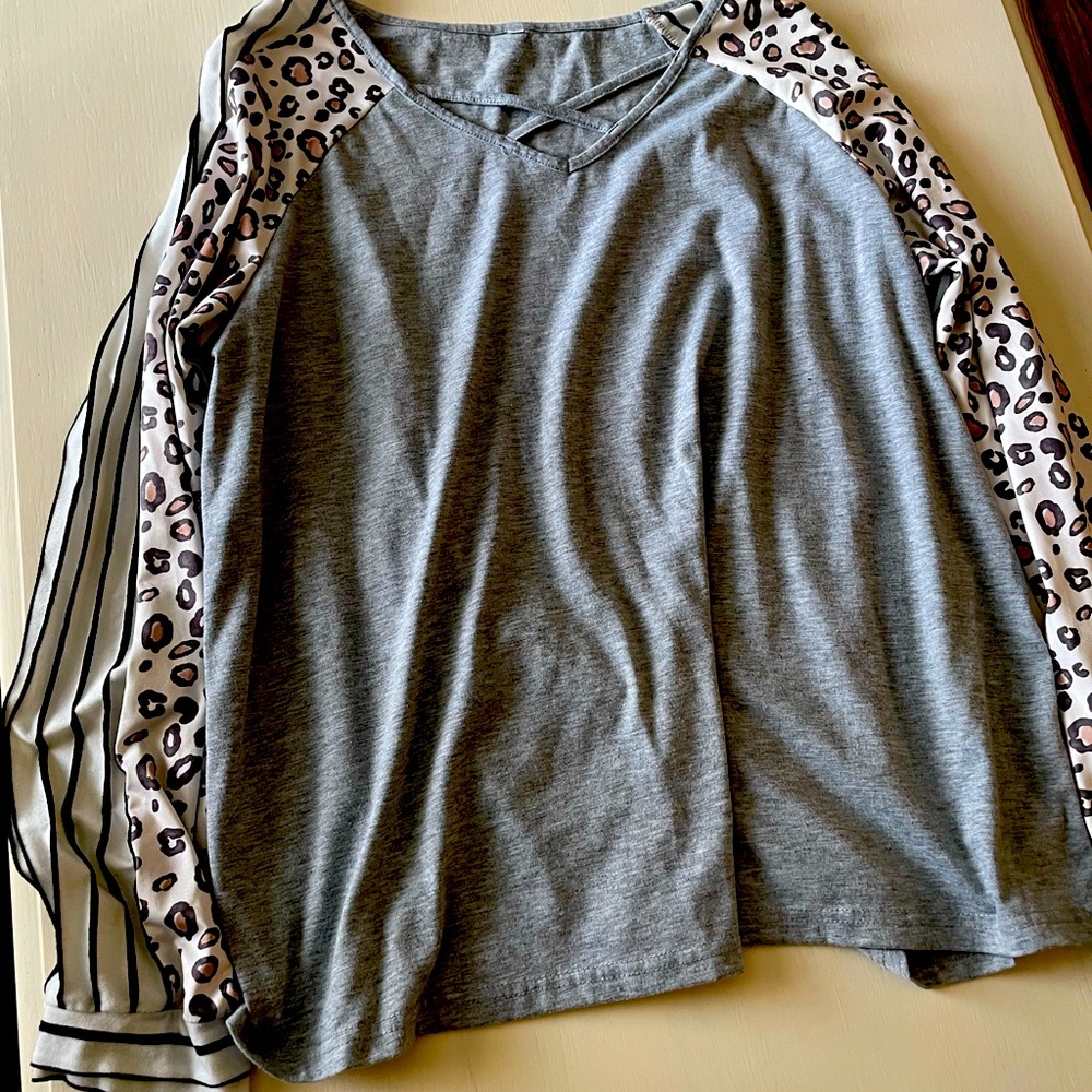 Woman’s XL women long sleeve top.